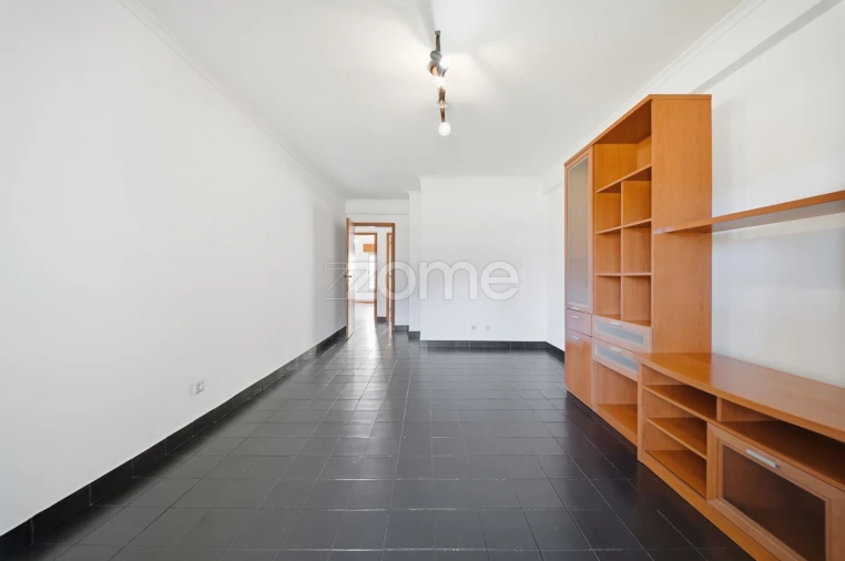 Apartamento T2 para Venda em São Domingos de Rana Foto 3