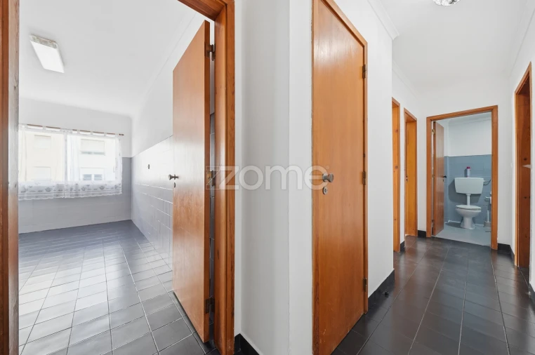 Apartamento T2 para Venda em São Domingos de Rana Foto 4