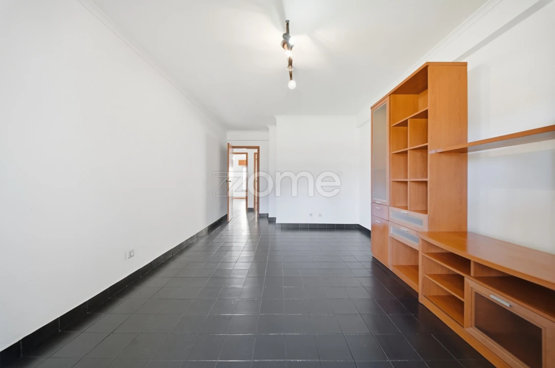 Apartamento T2 para Venda em São Domingos de Rana Foto 3