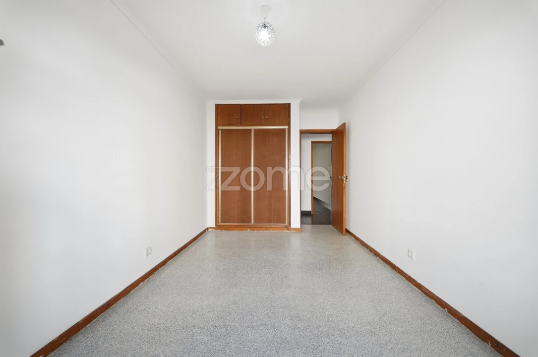 Apartamento T2 para Venda em São Domingos de Rana Foto 13