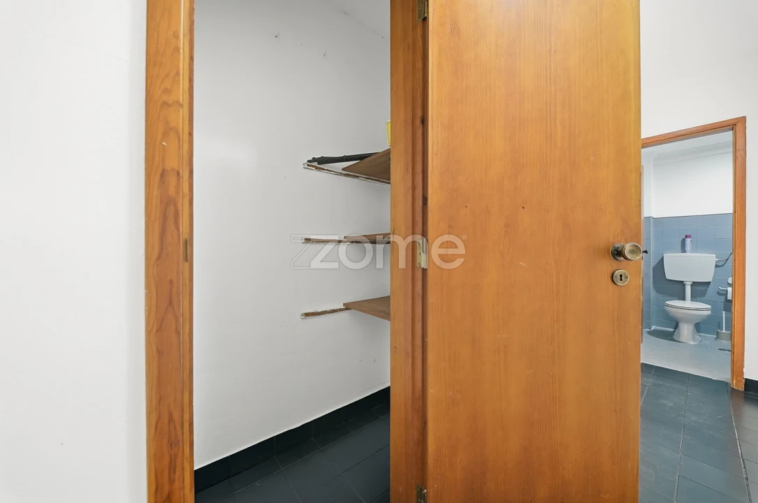 Apartamento T2 para Venda em São Domingos de Rana Foto 9