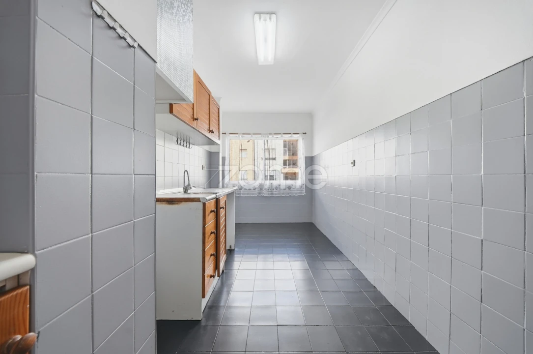 Apartamento T2 para Venda em São Domingos de Rana Foto 5