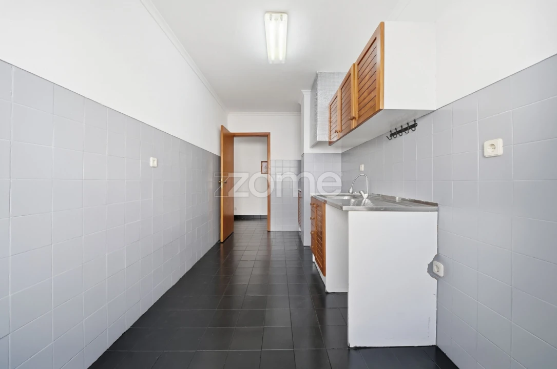 Apartamento T2 para Venda em São Domingos de Rana Foto 7
