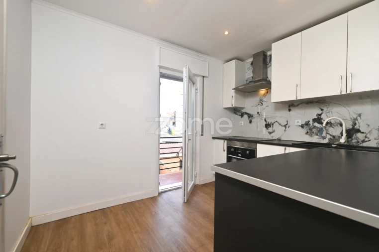Apartamento T2 para Venda em São Domingos de Rana Foto 16