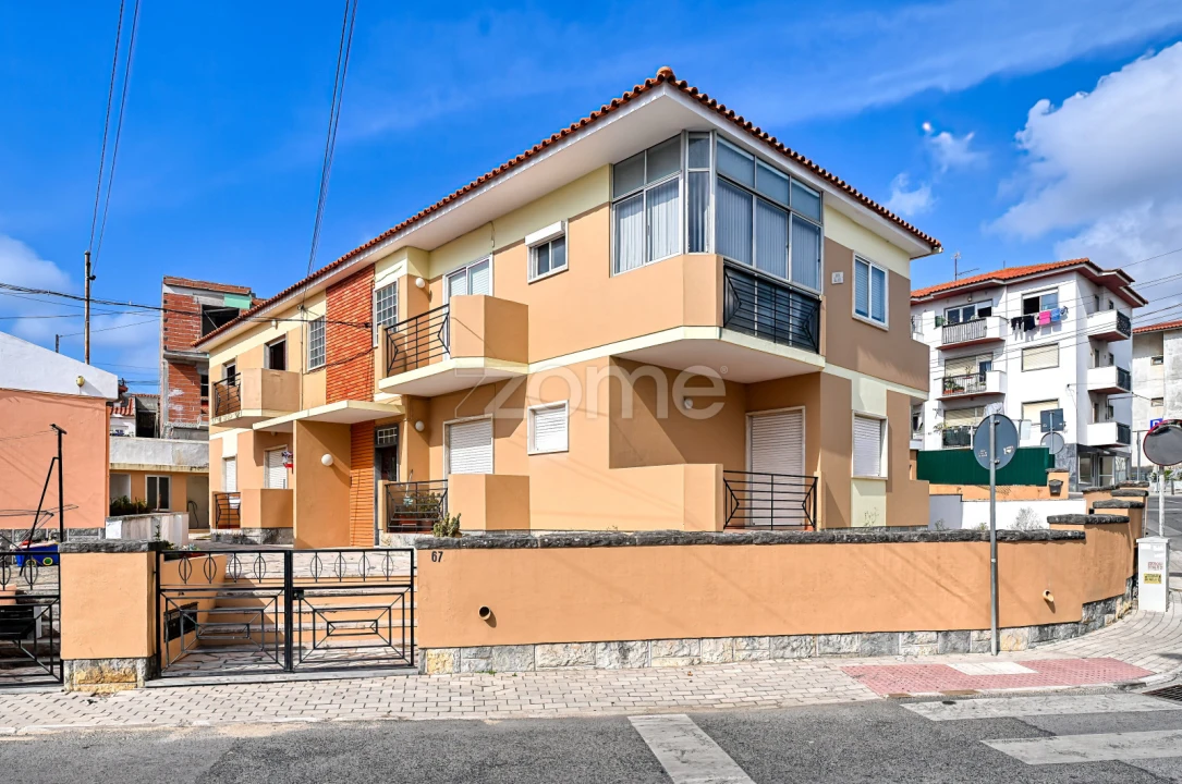 Apartamento T2 para Venda em São Domingos de Rana Foto 1