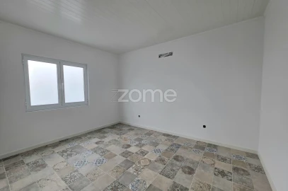 Moradia T3 para Venda em Lomba da Fazenda