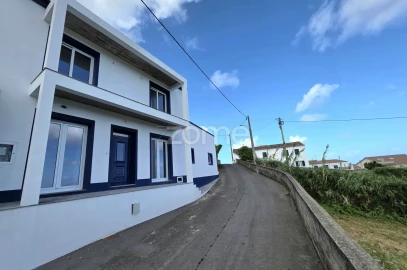 Moradia T3 para Venda em Lomba da Fazenda