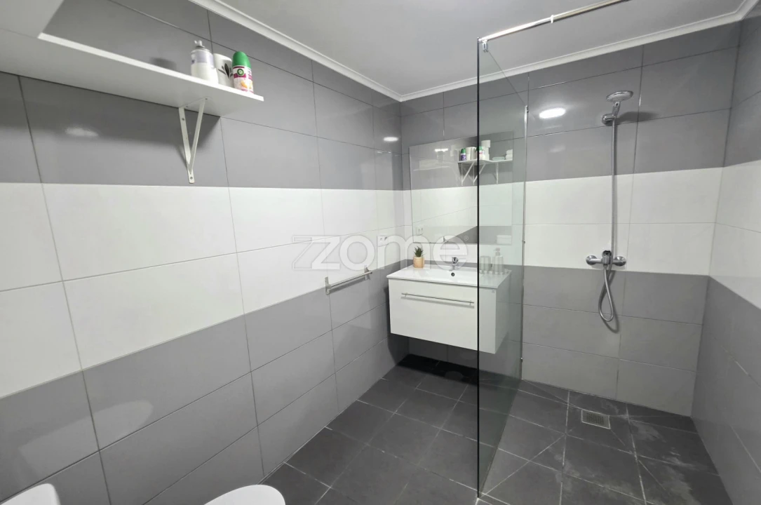 Moradia T3 para Venda em Rabo de Peixe Foto 9