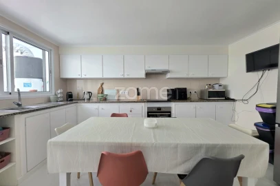 Moradia T3 para Venda em Rabo de Peixe