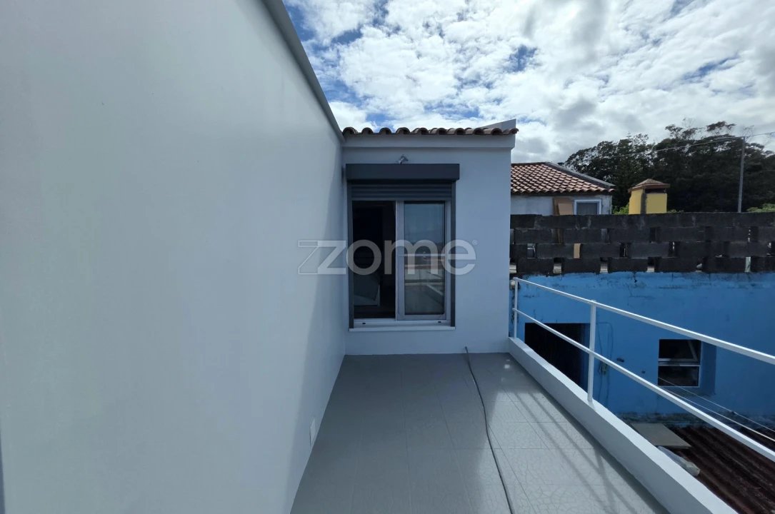 Moradia T3 para Venda em Rabo de Peixe Foto 23