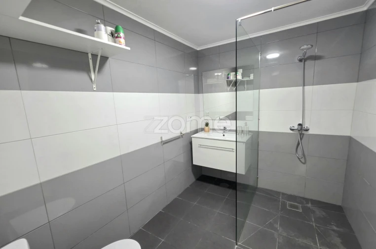 Moradia T3 para Venda em Rabo de Peixe Foto 9