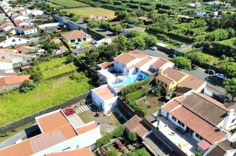 Moradia T3 para Venda em Rabo de Peixe Foto 32