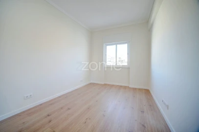 Apartamento T2 para Arrendamento em Benfica