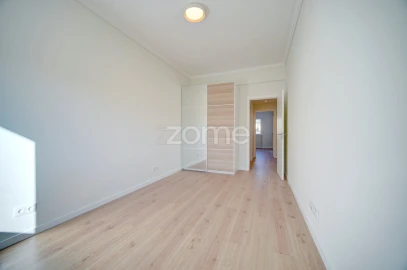 Apartamento T2 para Arrendamento em Benfica