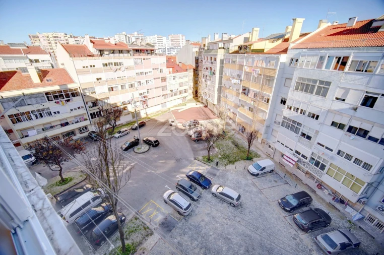 Apartamento T2 para Arrendamento em Benfica Foto 23