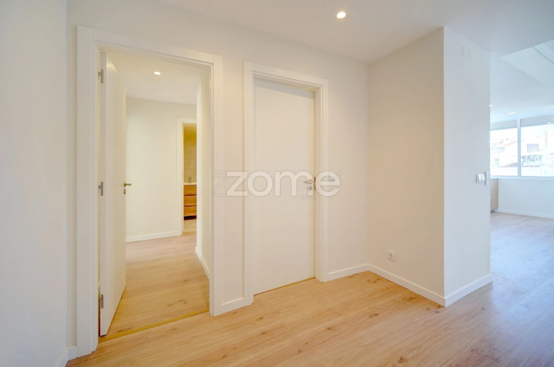 Apartamento T2 para Arrendamento em Benfica Foto 5