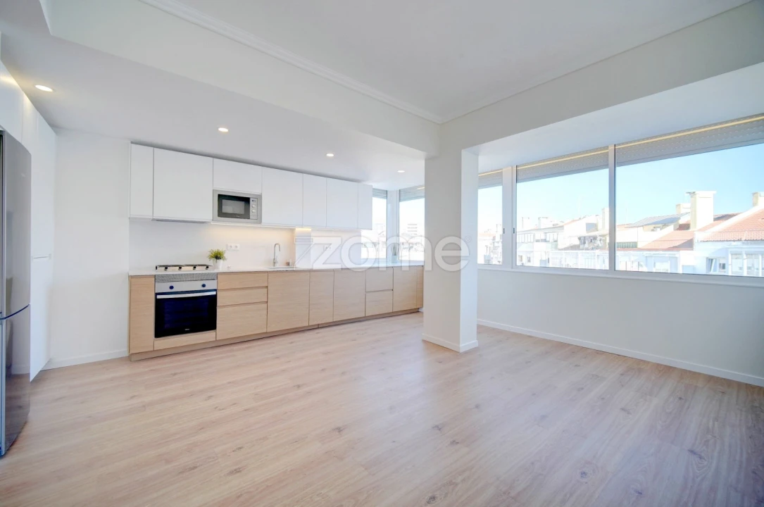 Apartamento T2 para Arrendamento em Benfica Foto 2