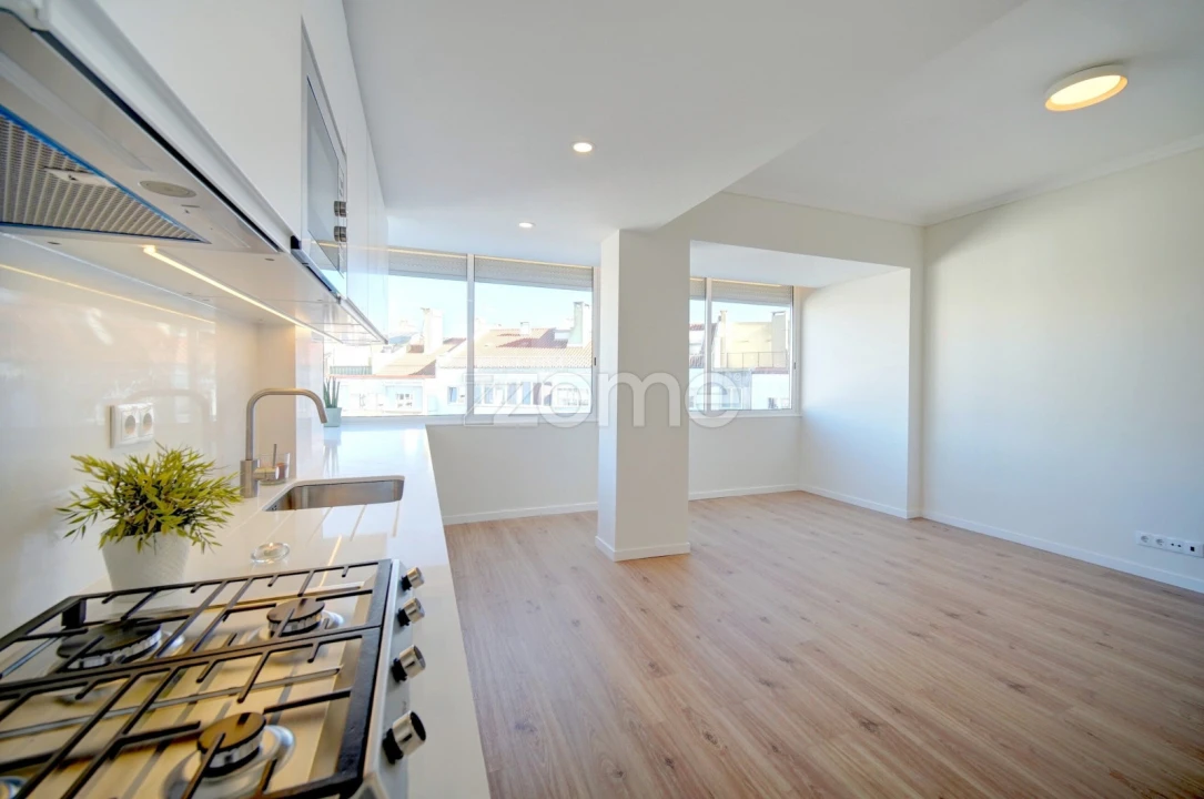 Apartamento T2 para Arrendamento em Benfica Foto 3