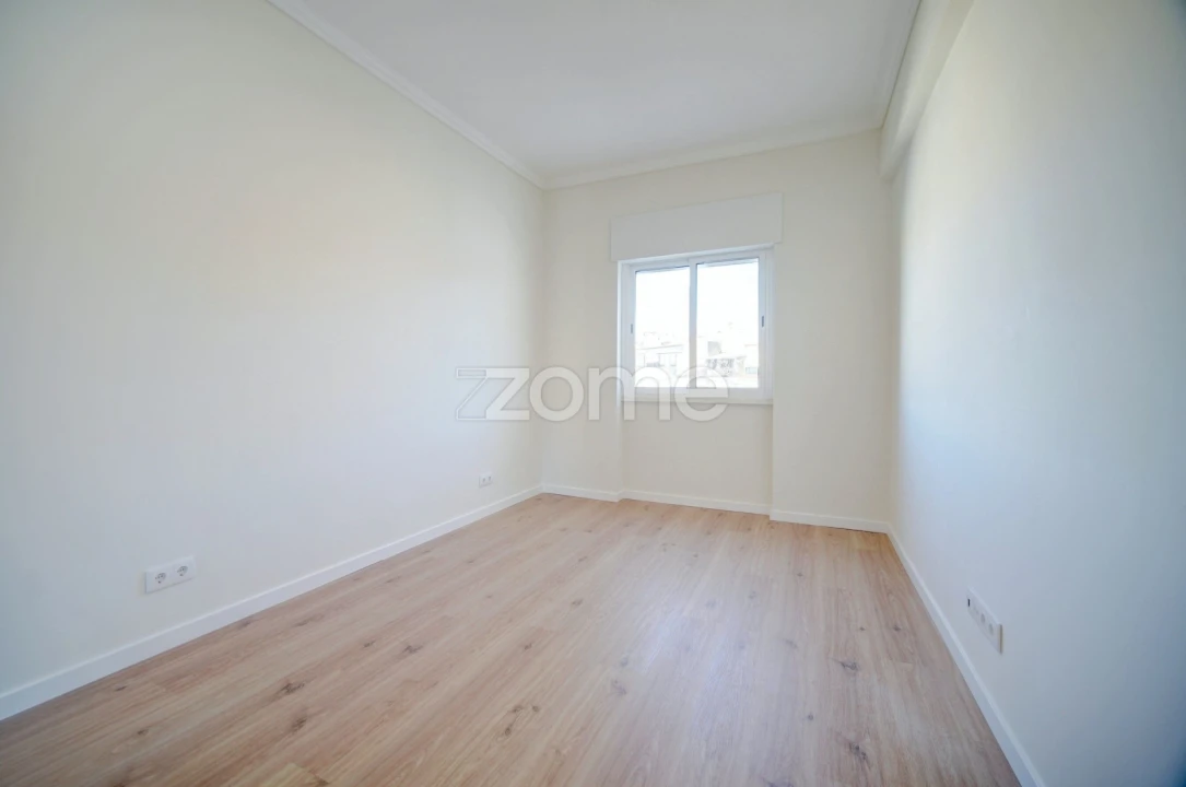 Apartamento T2 para Arrendamento em Benfica Foto 15
