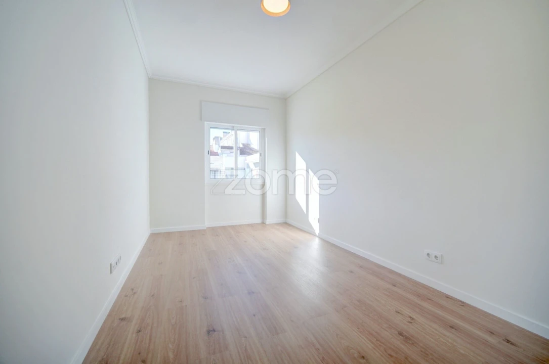 Apartamento T2 para Arrendamento em Benfica Foto 19