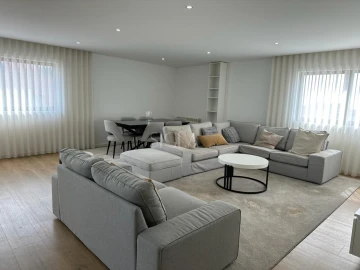 Apartamento T3 para Arrendamento em Gulpilhares e Valadares