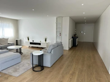 Apartamento T3 para Arrendamento em Gulpilhares e Valadares