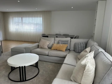 Apartamento T3 para Arrendamento em Gulpilhares e Valadares