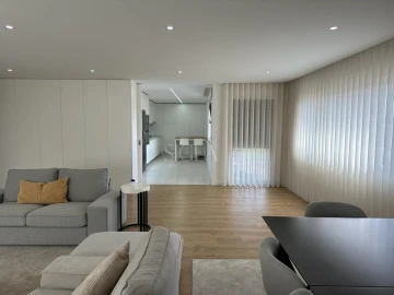 Apartamento T3 para Arrendamento em Gulpilhares e Valadares