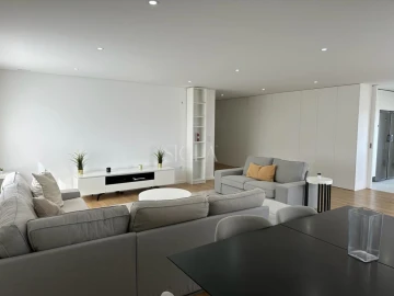 Apartamento T3 para Arrendamento em Gulpilhares e Valadares