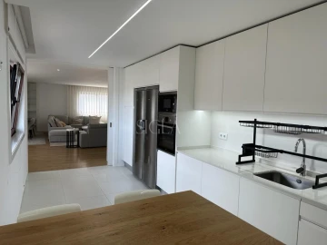 Apartamento T3 para Arrendamento em Gulpilhares e Valadares