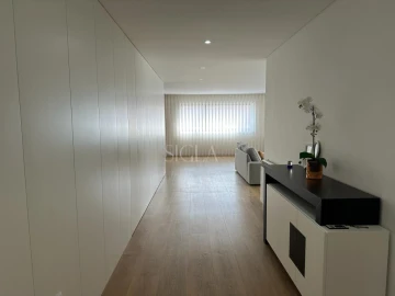 Apartamento T3 para Arrendamento em Gulpilhares e Valadares
