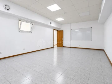Loja para Venda em Mafamude e Vilar do Paraíso
