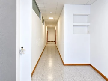 Loja para Venda em Mafamude e Vilar do Paraíso