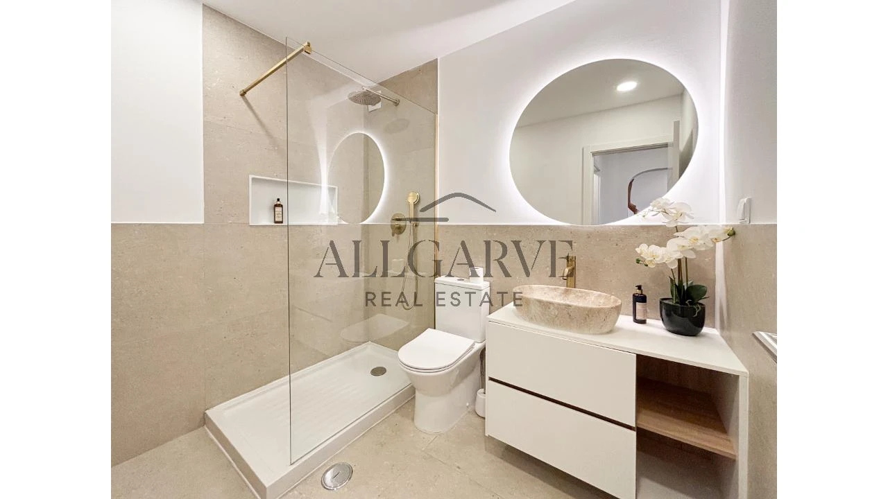 Apartamento T1 para Arrendamento em Alvor Foto 8