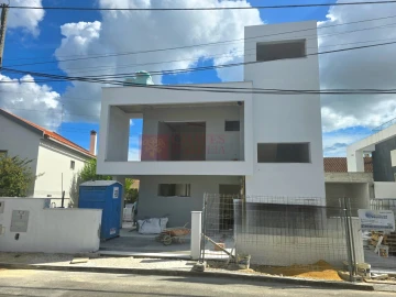 Moradia T4 para Venda em Santa Iria de Azoia, São João da Talha e Bobadela