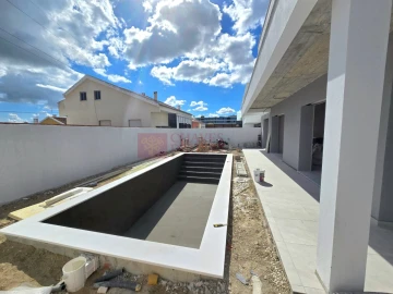 Moradia T4 para Venda em Santa Iria de Azoia, São João da Talha e Bobadela