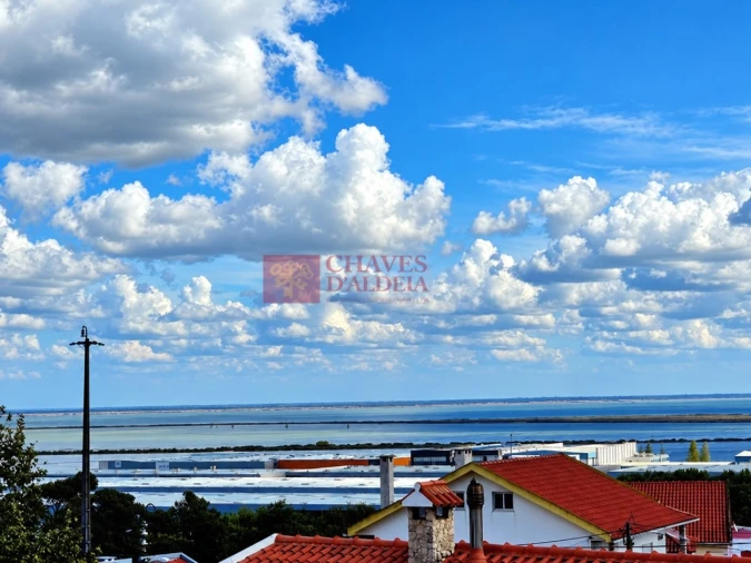 Moradia T4 para Venda em Santa Iria de Azoia, São João da Talha e Bobadela Foto 2
