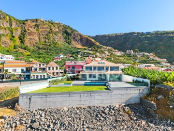 Moradia T4 para Venda em Ponta do Sol