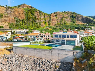 Moradia T4 para Venda em Ponta do Sol