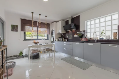 Moradia T4 para Venda em Santo Antonio da Charneca