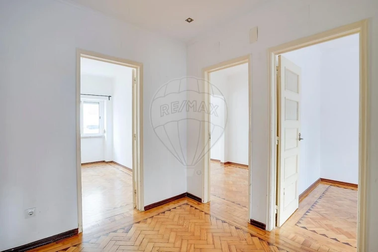 Apartamento T2 para Venda em Penha de França Foto 2