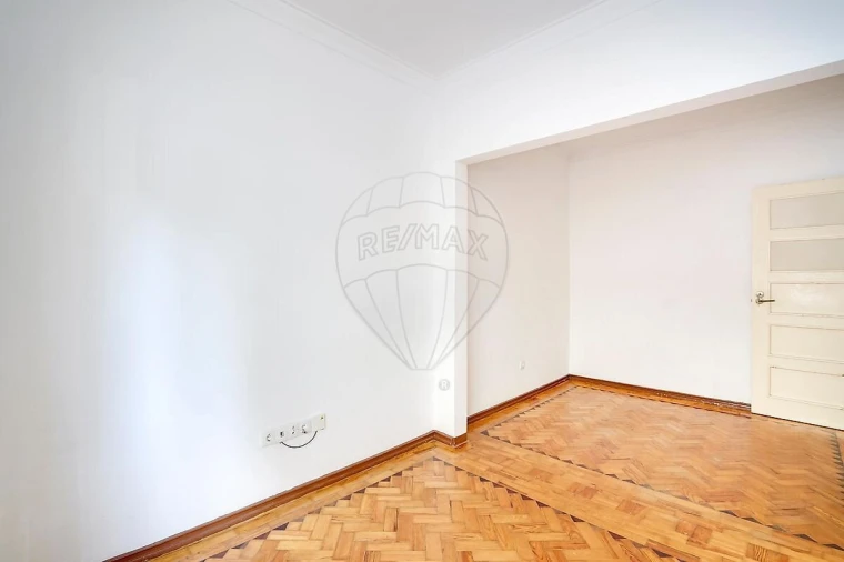 Apartamento T2 para Venda em Penha de França Foto 3