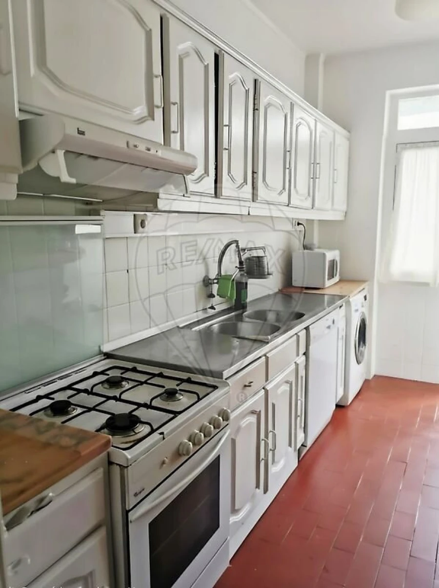 Apartamento T2 para Venda em Alvalade Foto 2