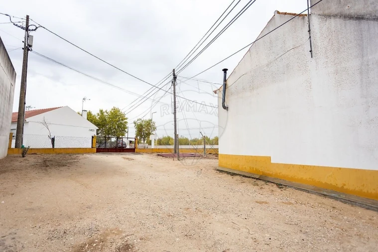 Moradia T2 para Venda em Couço Foto 4