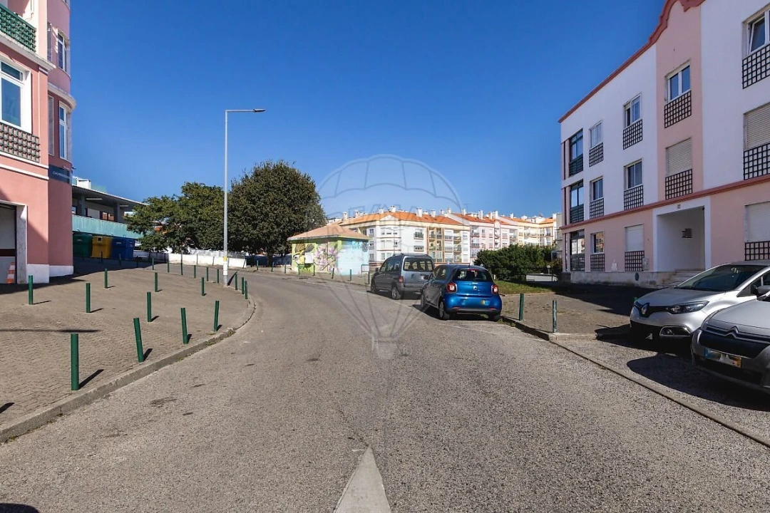 Apartamento T3 para Venda em Rio de Mouro Foto 47