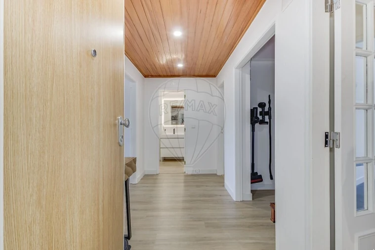 Apartamento T3 para Venda em Rio de Mouro Foto 17