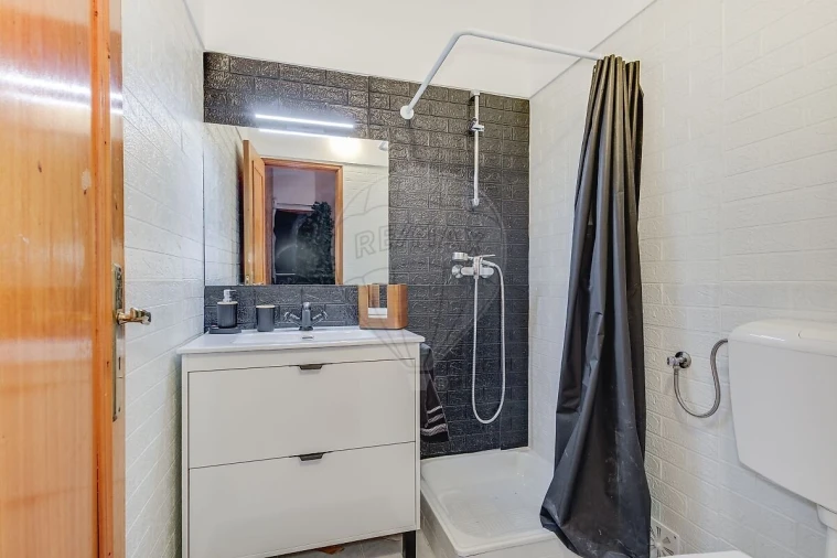 Apartamento T3 para Venda em Rio de Mouro Foto 38