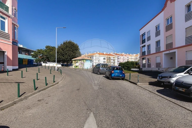 Apartamento T3 para Venda em Rio de Mouro Foto 47