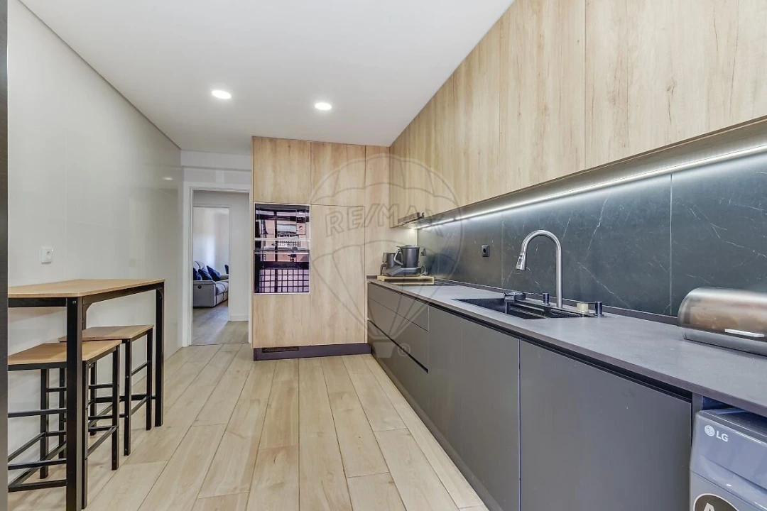 Apartamento T3 para Venda em Rio de Mouro Foto 3