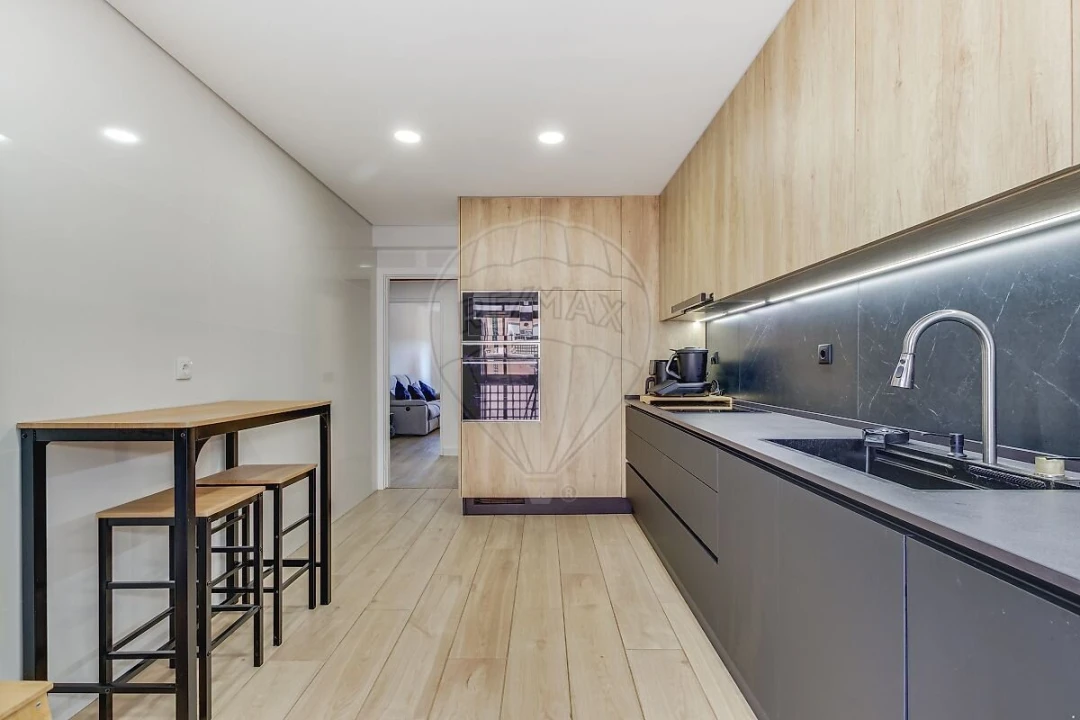 Apartamento T3 para Venda em Rio de Mouro Foto 2